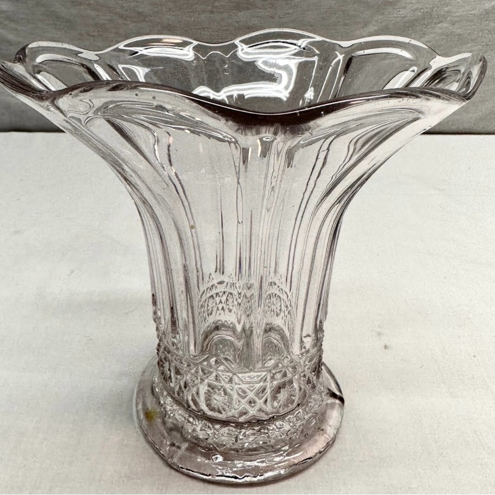 Vintage Clear Cut‎ Depression Glass Fluted Vase Diamond Starburst Pattern